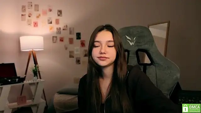 Snapshot of Vexorine chatting on 12/03/25, 07:34 Vexorine online show from 12/03/25, 07:34