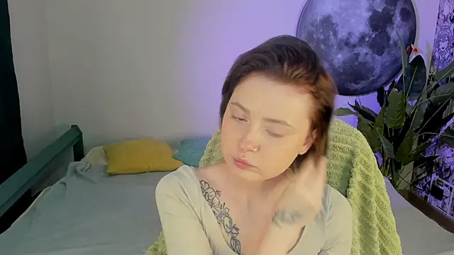 Snapshot of LaylaCookies_ chatting on 12/02/25, 05:46 LaylaCookies online show from 12/02/25, 05:46