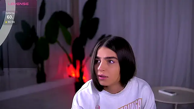 Snapshot of PureEllieX chatting on 11/28/25, 04:37 PureEllieX online show from 11/28/25, 04:37