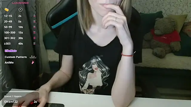 Snapshot of __Katherine___ chatting on 12/16/25, 04:01 Katherine online show from 12/16/25, 04:01