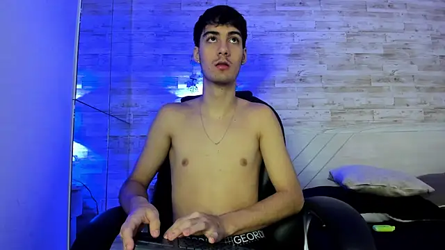 Snapshot of Emir_Ozan_ chatting on 12/02/25, 11:26 Emir Ozan online show from 12/02/25, 11:26