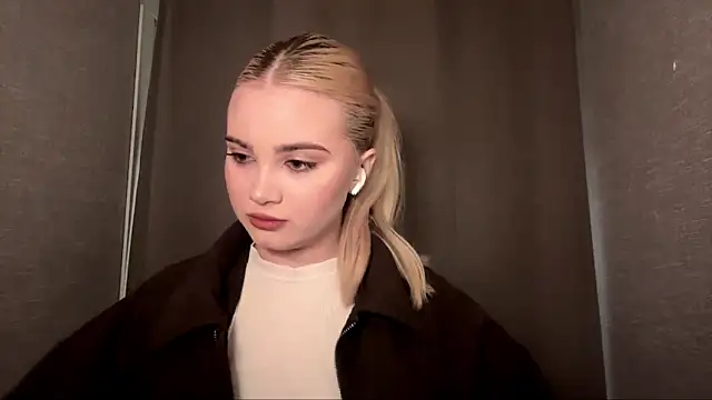 Snapshot of KarissaBoisse chatting on 12/16/25, 01:05 KarissaBoisse online show from 12/16/25, 01:05