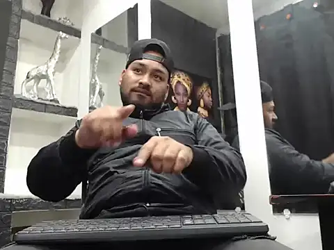 Snapshot of Liam_hairy chatting on 12/16/25, 03:44 Liam hairy online show from 12/16/25, 03:44