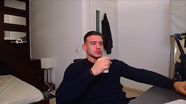 Snapshot of ElijahThorne chatting on 11/24/25, 05:29 ElijahThorne online show from 11/24/25, 05:29