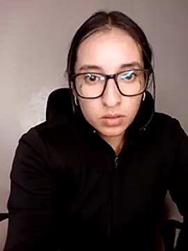 kira-stormm online show from 06/08/26, 01:50