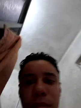 Snapshot of gymratbr chatting on 11/23/25, 01:55 gymratbr online show from 11/23/25, 01:55