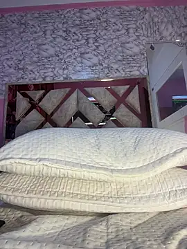 Snapshot of valeryfox__ chatting on 11/27/25, 11:34 valeryfox online show from 11/27/25, 11:34