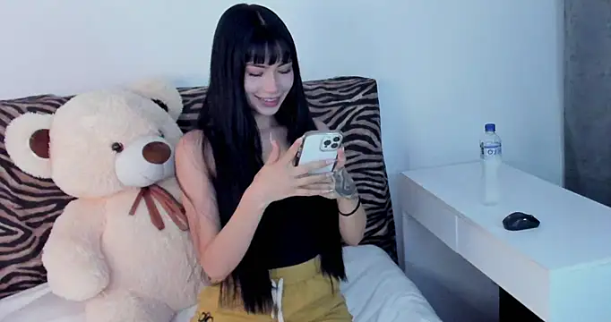 Snapshot of Suki-exe chatting on 12/15/25, 01:54 Suki-exe online show from 12/15/25, 01:54