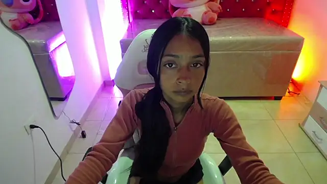 Snapshot of Aylanny_m chatting on 12/02/25, 02:56 Aylanny m online show from 12/02/25, 02:56