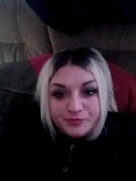 Snapshot of CharleyCream chatting on 12/05/25, 10:35 CharleyCream online show from 12/05/25, 10:35