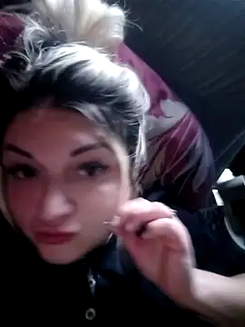 Snapshot of CharleyCream chatting on 12/17/25, 11:05 CharleyCream online show from 12/17/25, 11:05