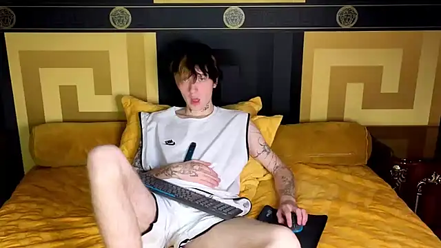 Snapshot of TRAVIS_CLAS chatting on 11/23/25, 08:19 TRAVIS CLAS online show from 11/23/25, 08:19