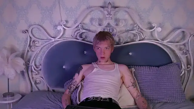 Snapshot of TRAVIS_CLAS chatting on 11/28/25, 08:33 TRAVIS CLAS online show from 11/28/25, 08:33