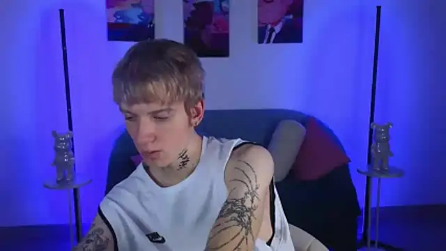 Snapshot of TRAVIS_CLAS chatting on 11/30/25, 08:35 TRAVIS CLAS online show from 11/30/25, 08:35