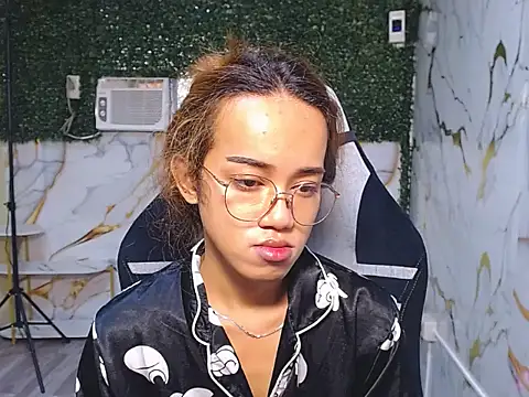 Snapshot of imadriana12 chatting on 11/27/25, 06:26 imadriana12 online show from 11/27/25, 06:26