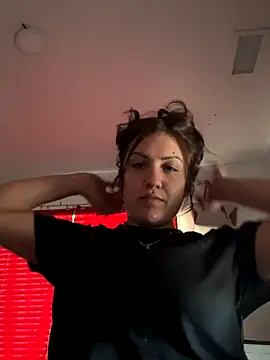 Snapshot of juicyonjuicy chatting on 12/15/25, 04:55 juicyonjuicy online show from 12/15/25, 04:55