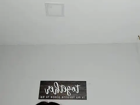 Snapshot of kylie1_ls chatting on 11/29/25, 01:30 kylie1 ls online show from 11/29/25, 01:30