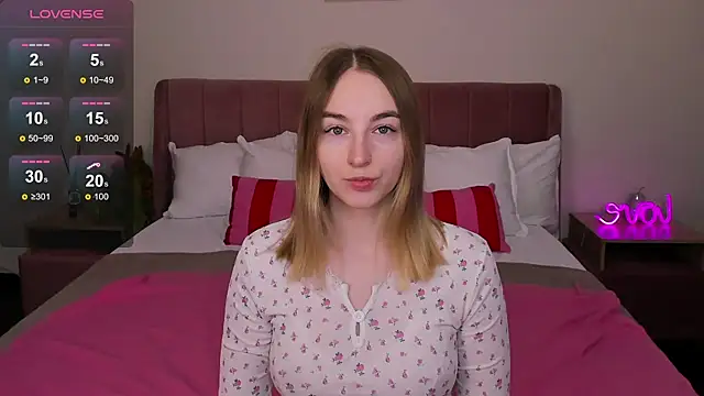 Snapshot of Shy_Polly chatting on 01/17/26, 12:04 Shy Polly online show from 01/17/26, 12:04