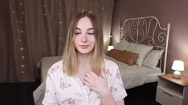 Snapshot of Shy_Polly chatting on 02/06/26, 12:04 Shy Polly online show from 02/06/26, 12:04