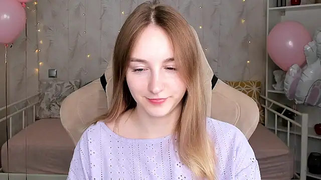 Snapshot of Shy_Polly chatting on 04/07/26, 12:11 Shy Polly online show from 04/07/26, 12:11