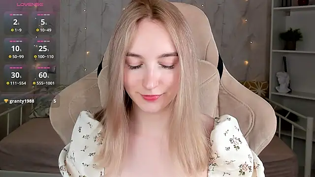 Snapshot of Shy_Polly chatting on 04/14/26, 12:05 Shy Polly online show from 04/14/26, 12:05