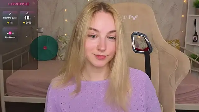 Snapshot of Shy_Polly chatting on 06/11/26, 02:53 Shy Polly online show from 06/11/26, 02:53