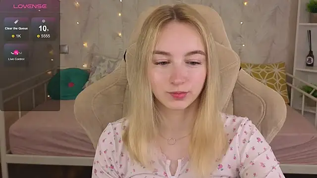 Snapshot of Shy_Polly chatting on 06/12/26, 12:09 Shy Polly online show from 06/12/26, 12:09