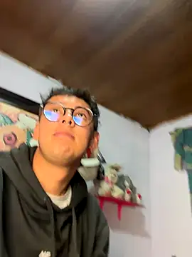 Yunaraa online show from 11/28/25, 11:07