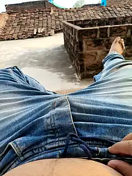 Snapshot of apka_rockstarr chatting on 12/03/25, 03:25 apka rockstarr online show from 12/03/25, 03:25