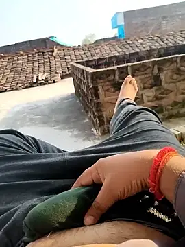 Snapshot of apka_rockstarr chatting on 12/04/25, 03:27 apka rockstarr online show from 12/04/25, 03:27