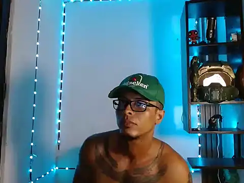 Snapshot of bigblackmen117uncs chatting on 11/21/25, 05:17 bigblackmen117uncs online show from 11/21/25, 05:17