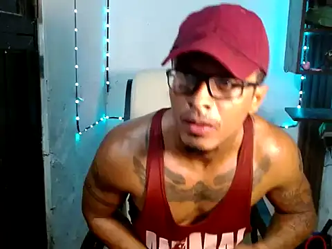 Snapshot of bigblackmen117uncs chatting on 12/05/25, 02:42 bigblackmen117uncs online show from 12/05/25, 02:42