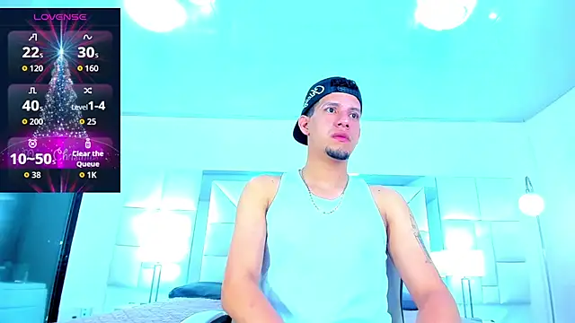 Snapshot of Sebastian_Smith__ chatting on 12/05/25, 11:30 Sebastian Smith online show from 12/05/25, 11:30