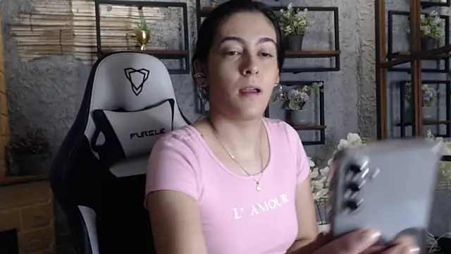 Snapshot of Teasybabe chatting on 12/03/25, 12:14 Teasybabe online show from 12/03/25, 12:14