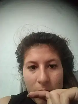 Snapshot of AnaMaria-12 chatting on 12/13/25, 09:42 AnaMaria-12 online show from 12/13/25, 09:42