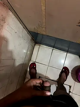 Snapshot of hardboydick2000 chatting on 11/24/25, 04:18 hardboydick2000 online show from 11/24/25, 04:18