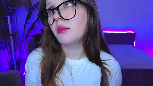 Snapshot of Lana_Moon__ chatting on 12/16/25, 08:41 Lana Moon online show from 12/16/25, 08:41