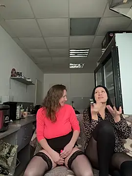 Snapshot of VaryaRose chatting on 12/14/25, 07:36 VaryaRose online show from 12/14/25, 07:36