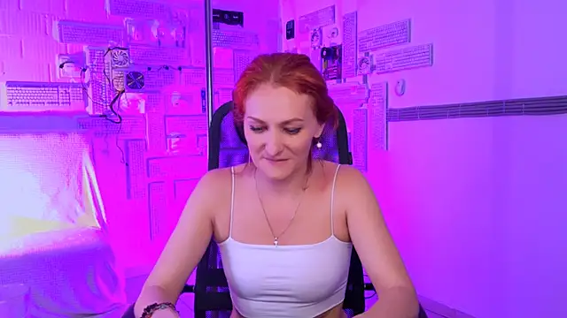 Snapshot of DianaTorrens chatting on 11/25/25, 09:20 DianaTorrens online show from 11/25/25, 09:20