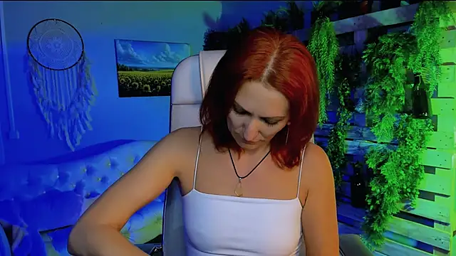 Snapshot of DianaTorrens chatting on 12/14/25, 09:36 DianaTorrens online show from 12/14/25, 09:36