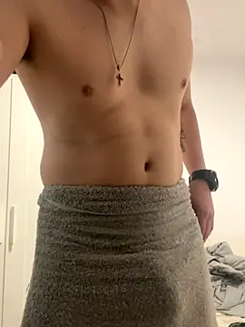 Snapshot of montewi chatting on 11/24/25, 07:02 montewi online show from 11/24/25, 07:02