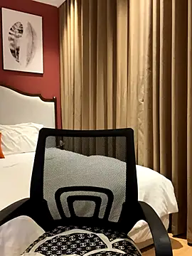 Snapshot of Queen-of-Love chatting on 12/01/25, 02:11 Queen-of-Love online show from 12/01/25, 02:11