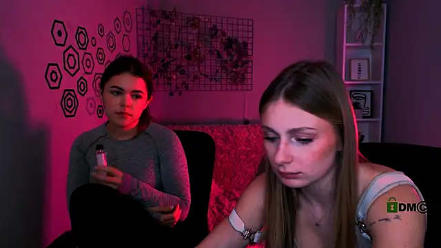 Snapshot of maddycats chatting on 11/30/25, 02:43 maddycats online show from 11/30/25, 02:43