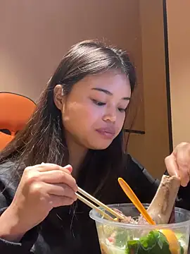 Snapshot of Toffee-00 chatting on 12/05/25, 11:08 Toffee-00 online show from 12/05/25, 11:08