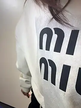 Snapshot of Toffee-00 chatting on 12/18/25, 12:00 Toffee-00 online show from 12/18/25, 12:00