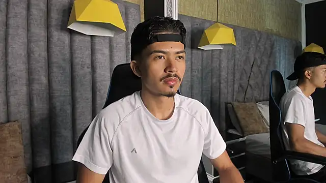 Snapshot of NicolaiKarav chatting on 12/04/25, 11:41 NicolaiKarav online show from 12/04/25, 11:41