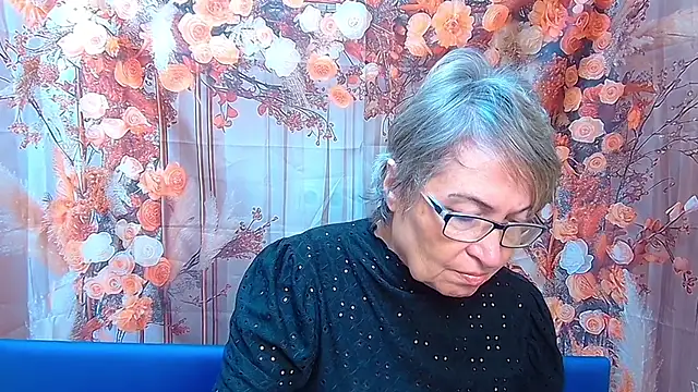 Snapshot of OlgaLuck chatting on 11/28/25, 06:27 OlgaLuck online show from 11/28/25, 06:27