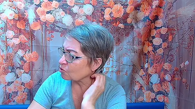 Snapshot of OlgaLuck chatting on 12/05/25, 07:28 OlgaLuck online show from 12/05/25, 07:28