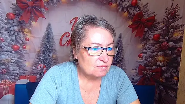 Snapshot of OlgaLuck chatting on 12/15/25, 06:17 OlgaLuck online show from 12/15/25, 06:17