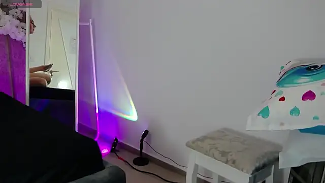 Snapshot of DeniseSun chatting on 11/27/25, 06:10 DeniseSun online show from 11/27/25, 06:10